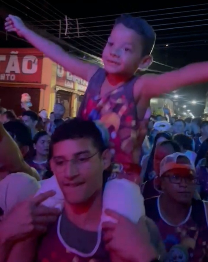Leia mais sobre o artigo *TOP 10 : CARNAVAL EM SANTA HELENA O MELHOR DESTINO PARA DIVERSÃO COM A FAMÍLIA.*