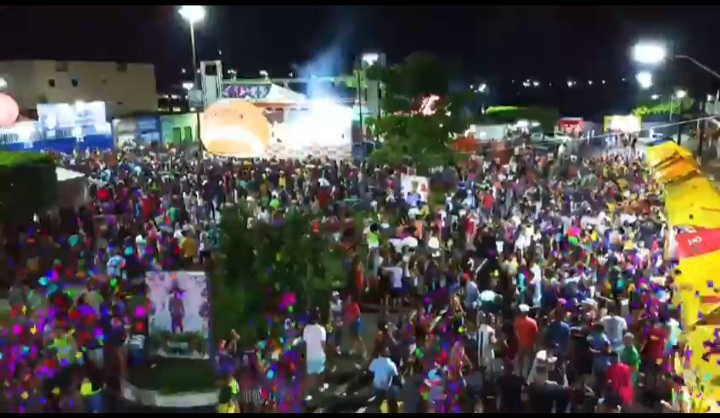 Leia mais sobre o artigo **Quem aí já está com saudades do nosso Carnaval? 👀🎭  Foram 4 dias de muita alegria, energia boa e de grandes atrações que abrilhantaram a folia. Também tivemos o arrastão do Bloco 20comer, o mais tradicional e animado da cidade. Sem dúvidas, realizamos um Carnaval que ficará marcado na história.   Voltaremos com tudo em 2024! 🤩🎉  #ZezildoAlmeida #SantaHelena**