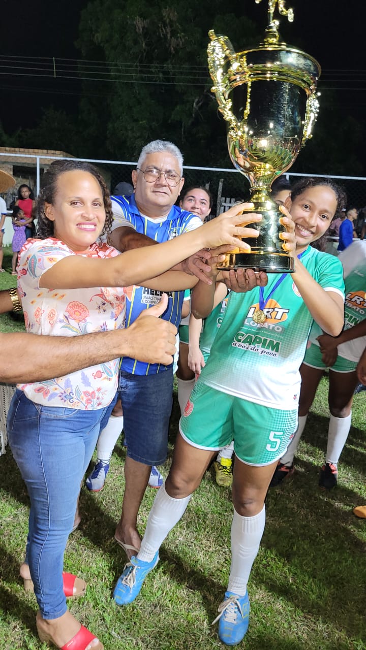 Leia mais sobre o artigo *Mangabeira Futebol Clube foi a grande campeã na final do Campeonato de Futebol Feminino da Morada Nova realizado na Arena Padre William. O time levou o título ao vencer o Vila Real com um golaço da jogadora Ayla.*