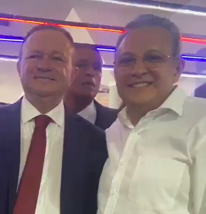 Leia mais sobre o artigo *Carlos Brandão comemora 100 dias de Governo com entrega de 300 obras sendo Santa Helena-MA muito bem representada em evento pelo Prefeito Zezildo Almeida*