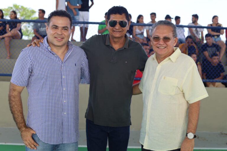 Leia mais sobre o artigo *Prefeitura de Santa Helena, através da Defesa Civil e Assistência Social, continuam hoje a distribuição de cestas básicas e outros itens prestigiando agora o bairro da Ponta da Areia.*