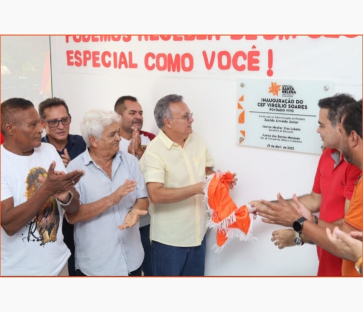 No momento, você está visualizando *Prefeitura de Santa Helena-MA entregou aos moradores do povoado Quilombola Vivo,  uma Escola de auto padrão. Segundo os próprios beneficiados: “- Não há outra igual”. Na solenidade de entrega estiveram presentes: Prefeito Zezildo Almeida e Vice-Prefeito Joãozinho Pavão*