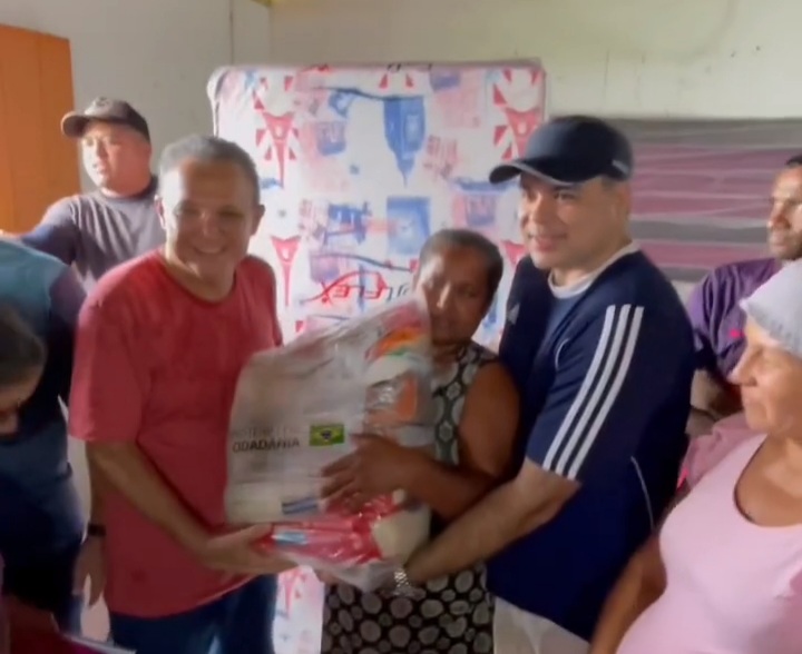 Leia mais sobre o artigo *Mais uma ação social aos povoados Ribeirinhos de Santa Helena-MA. com a presença do Prefeito Zezildo Almeida, Vice Joãozinho Pavão, Vereadores e Equipe de Apoio*