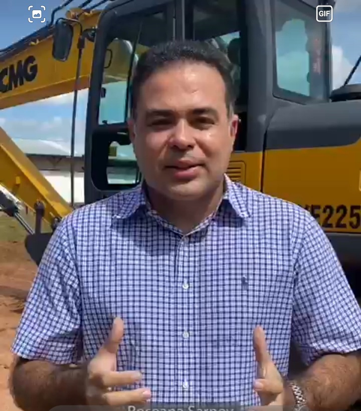 Leia mais sobre o artigo *Santa Helena-MA na rota do desenvolvimento, recebe mais um benefício, dessa vez foi uma escavadeira hidráulica solicitada pelo Vice-Prefeito Joãozinho Pavão a Deputada Federal Roseana Sarney.*