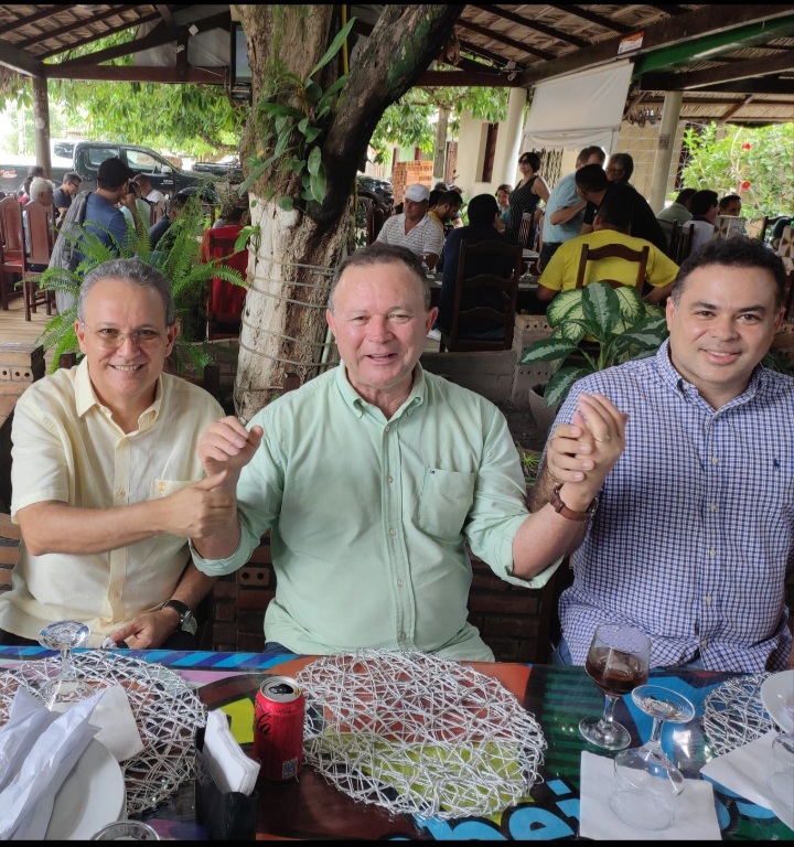 Leia mais sobre o artigo *Governador Brandão anúncia vários benefícios em parceria entre Estado e Município de Santa Helena-MA. é Zezildo Almeida e Joãozinho Pavão de mãos mandas pelo progresso da cidade.*