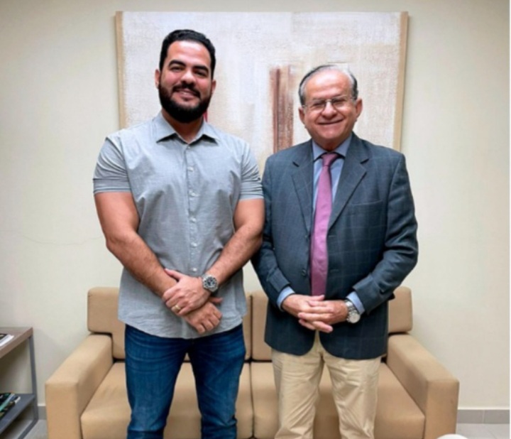 Leia mais sobre o artigo *Ontem dia 23/08 o Conselheiro João Jorge Pavão, recebeu no Tribunal de Contas o Prefeito de Turilândia Paulo Curió.*