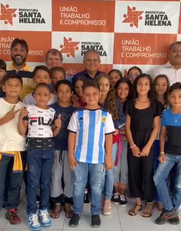 Leia mais sobre o artigo *Prefeito de Santa Helena-MA, Comitiva e Aliados realizam visita em Escola entregue em sua administração no povoado de Queimadas fortalecendo o compromisso com a Educação.*