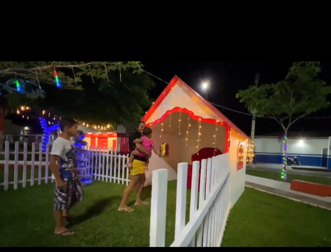 Leia mais sobre o artigo *Terra Santa e Bençoada, moradores de Santa Helena animam-se com decoração Natalina da Prefeitura.*