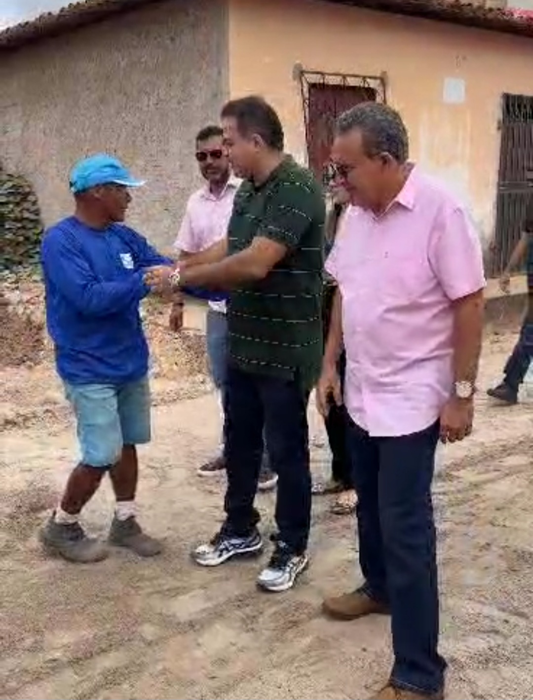 Leia mais sobre o artigo *Obras de Drenagem concluída no bairro Boa Esperança, agora com a chegada das chuvas aceleram na pavimentação a pedido do Prefeito Zezildo Almeida*