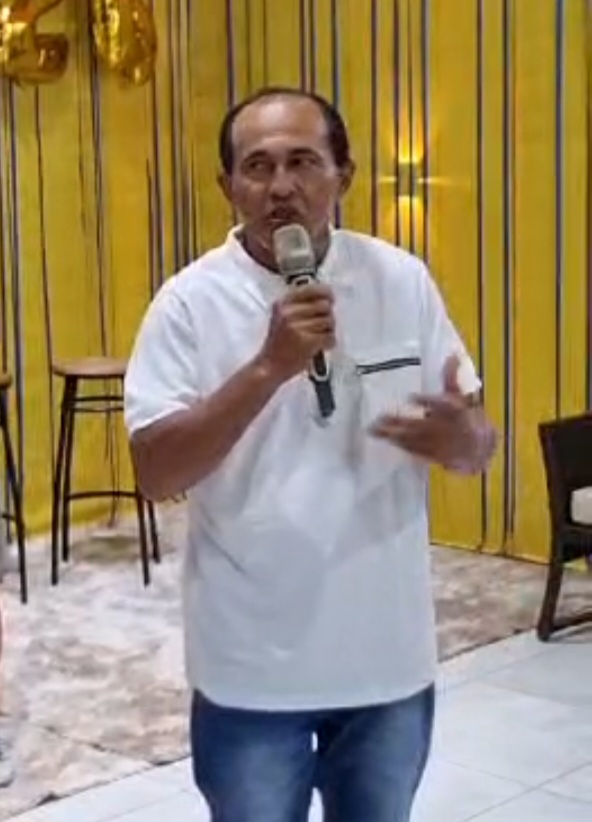 Leia mais sobre o artigo *O cenário político em Santa Helena em 2024 já começa esquentar. Informações de que a ida de Joaquim Júlio para oposição em troca da  Secretaria de Agricultura deixa o pretenso ocupante da cadeira Paulo Froes a deriva*