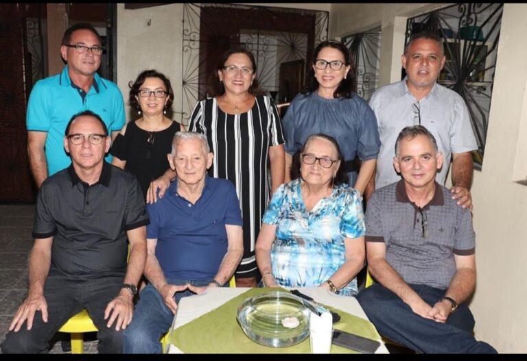 Leia mais sobre o artigo Foi sepultada hoje a tarde, no Distrito de Queimadas em Santa Helena-MA, a Senhora Geny de Jesus Teixeira Lobato.  Esposa do ex-prefeito  Leocádio Lobato, Empresária, duas vezes Primeira Dama do Município, e grande contribuidora para o desenvolvimento da cidade.  Deixará grande saudade a familiares e amigos. Que Deus a tenha.