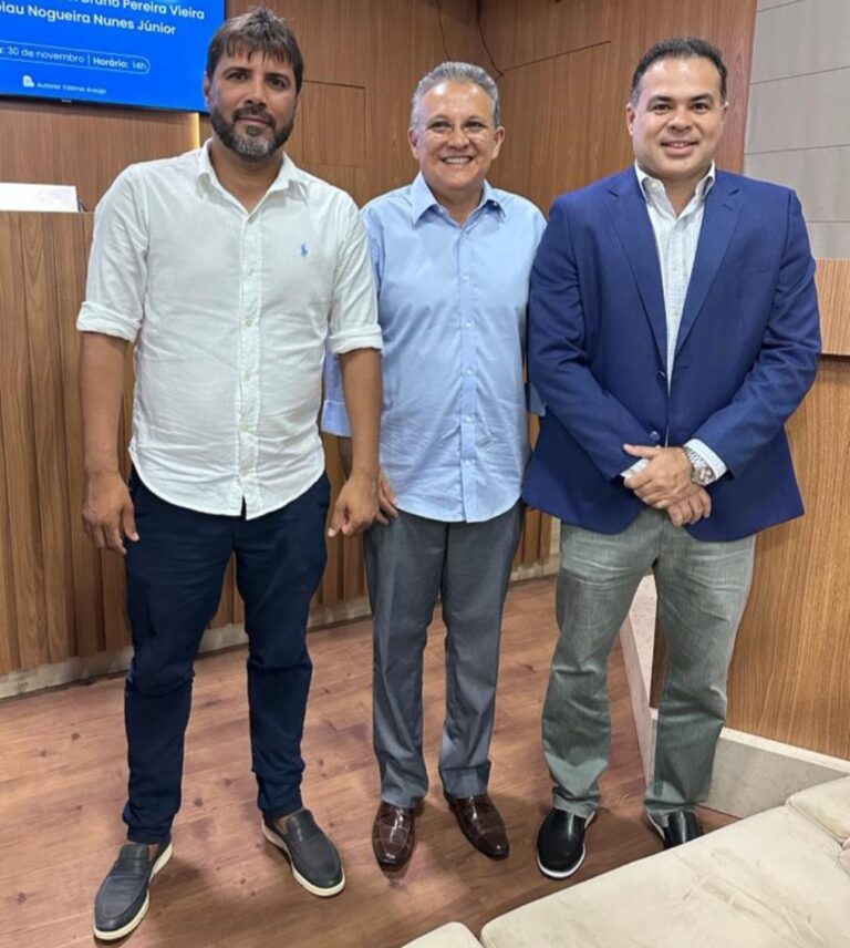 Leia mais sobre o artigo *O anúncio do pré- candidato a Prefeitura de Santa Helena Joãozinho Pavão hoje, festejada por simpatizantes a chuva de fogos, foi uma aula de democracia do Prefeito Zezildo Almeida*