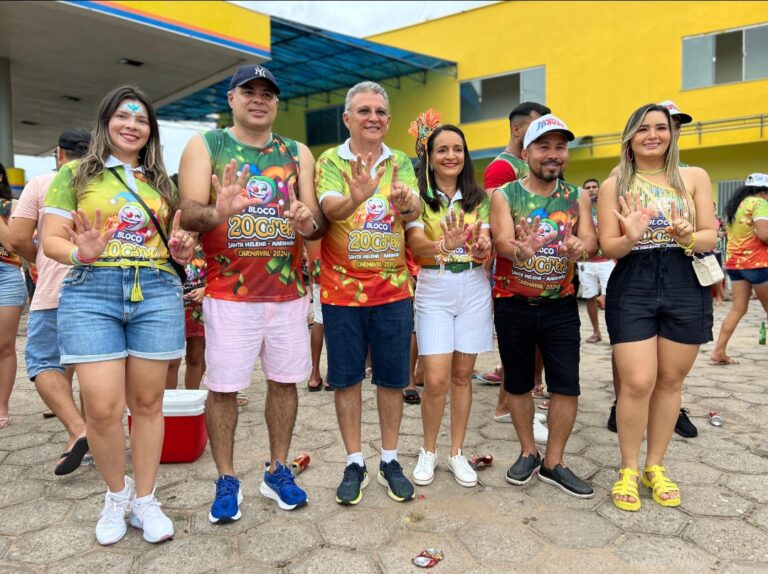 Leia mais sobre o artigo *Mar de gente. Ontem dia 12 foi o grande dia de Folia em Santa Helena com a saída do Bloco 20comer que arrastou multidão para o Circuito Carnavalesco*💥🤴🏽🎭✨