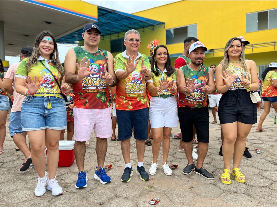 Leia mais sobre o artigo *Mar de gente. Ontem dia 12 foi o grande dia de Folia em Santa Helena com a saída do Bloco 20comer que arrastou multidão para o Circuito Carnavalesco*💥🤴🏽🎭✨