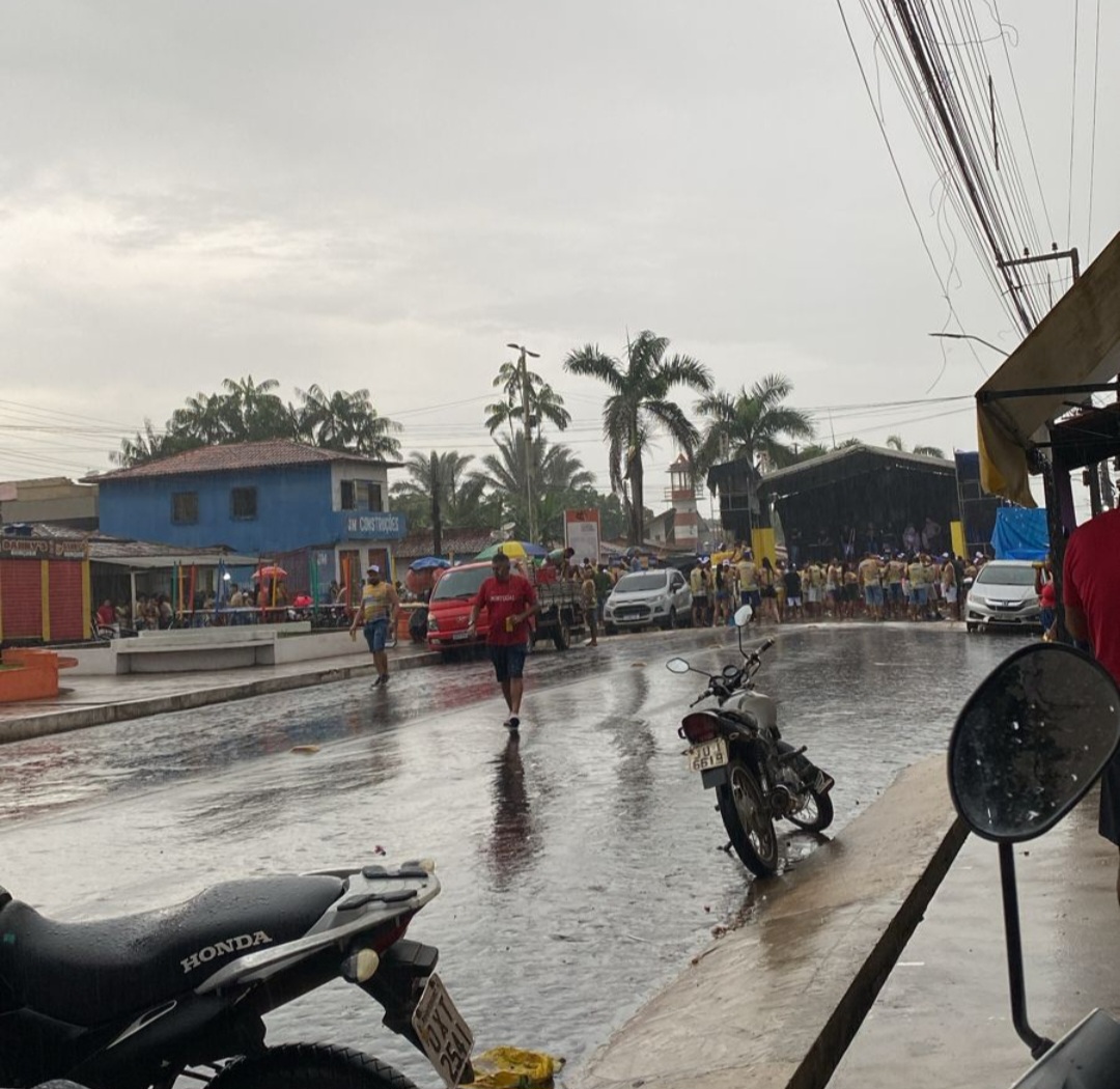 Leia mais sobre o artigo *Oposição de Santa Helena passa por mais um vexame em festa de Carnaval, mesmo distribuindo cerveja grátis, o público foi um fiasco.*