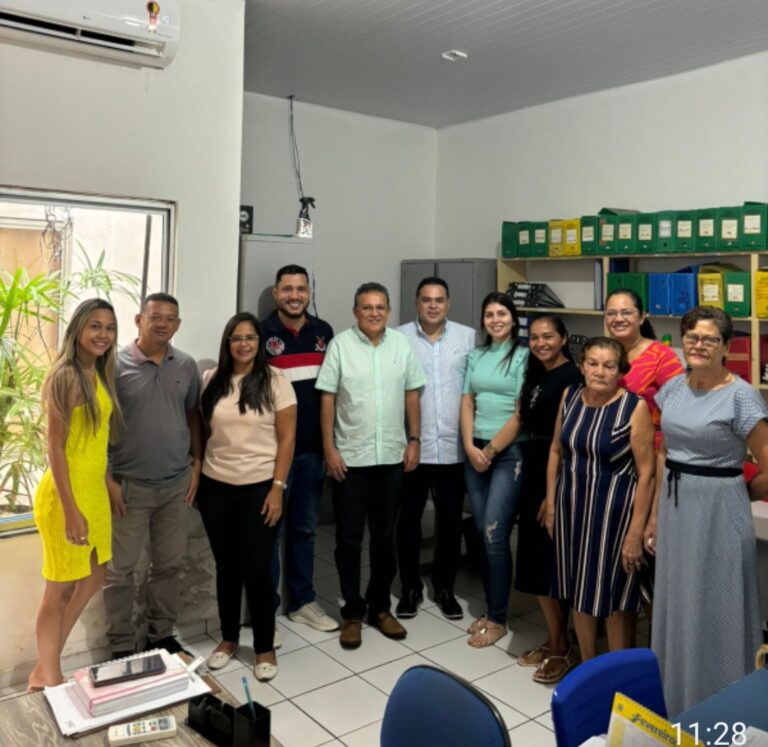 Leia mais sobre o artigo *Prefeito Zezildo Almeida e o Vice-prefeito Joãozinho Pavão, realizam visita a Secretaria de Educação do Município*