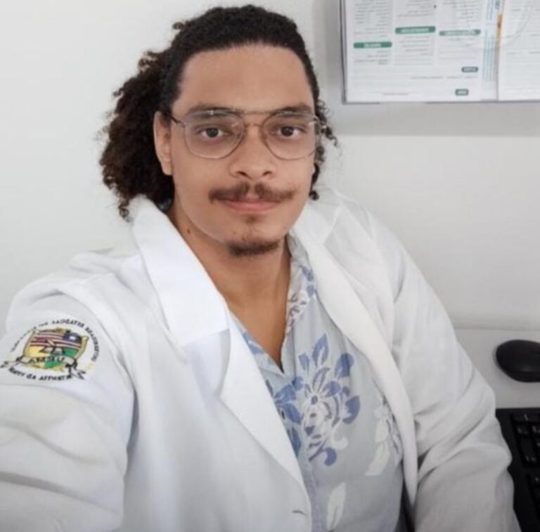 Leia mais sobre o artigo *Hoje a homenagem mais que especial é para você Arthur Fonseca, meu filho. Parabéns pela Graduação em  Medicina Veterinária, quanto orgulho eu sinto por essa sua conquista, você é muito merecedor. Aproveito também para parabenizar a todos os formandos, sejam bem-vindos a essa nova fase de vida.*