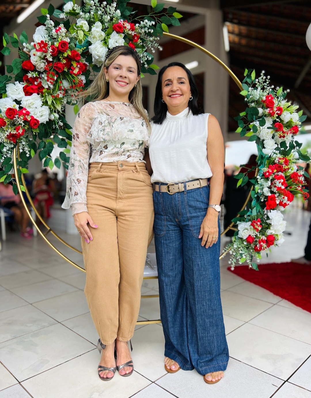 No momento, você está visualizando *Feliz dia! Mães helenenses Mães que inspiram e são referência de trabalho e exemplo de dedicação para sua família. Na foto: as primeiras Damas, a esquerda Senhora Flaviana Pavão a direita Senhora Waldilene Borralho.*