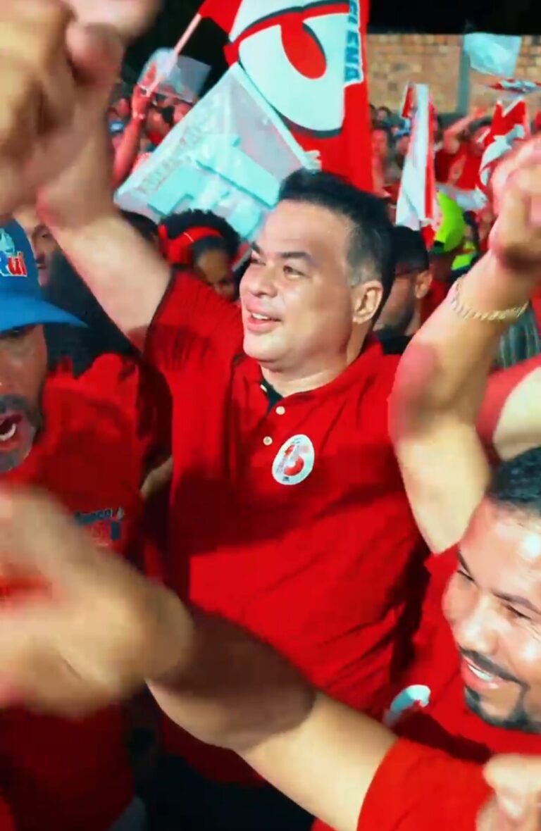 Leia mais sobre o artigo *Joãozinho Pavão e Jurandi Mendonça oficializam candidatura na maior Convenção da História de Santa Helena.*