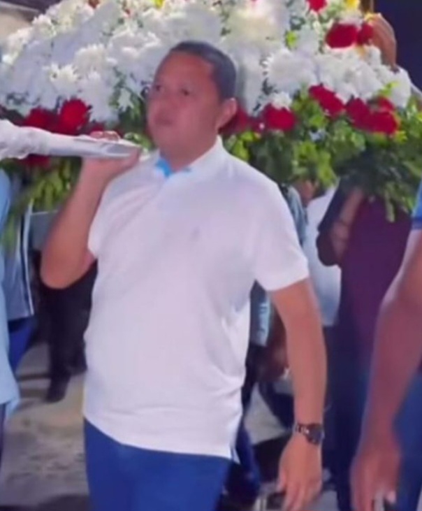 Leia mais sobre o artigo *Candidato a prefeito Josinaldo Moraes, o pupilo de Touro Weba, cansado de resultados pífios nas pesquisas, apela para representar o que não é em ato religioso.*