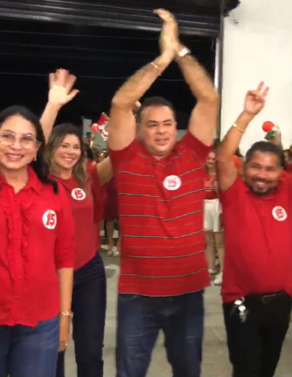 Leia mais sobre o artigo *Helena Pavão a maior liderança política de Santa Helena,  demonstra mais uma vez sua força, reunindo uma multidão de mulheres alinhadas com o projeto do candidato Joãozinho Pavão (MDB-15).*