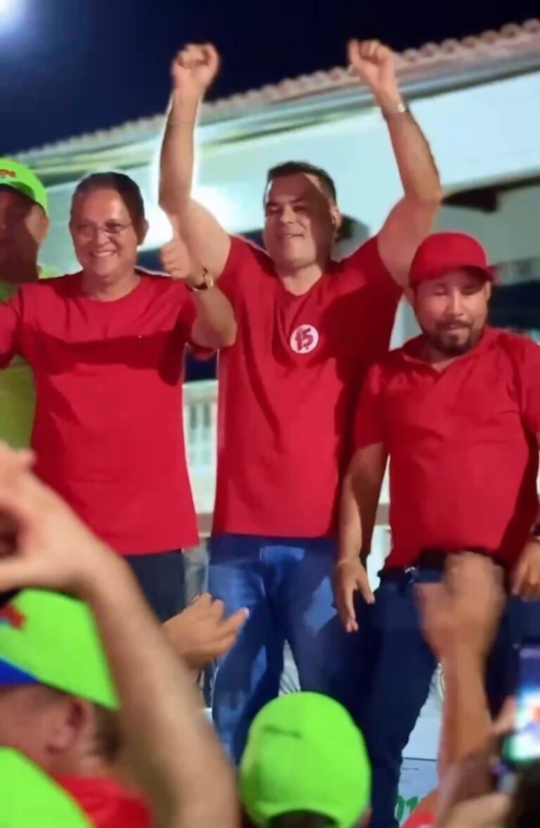 Leia mais sobre o artigo *Coligação A Força do Povo que tem como candidatos a Prefeitura Joãozinho Pavão (MDB 15) e a  Vice-Prefeitura Jurandi Mendonça (PL), realizaram grande adesivaço em Santa Helena-MA que mobilizou centenas de helenenses*