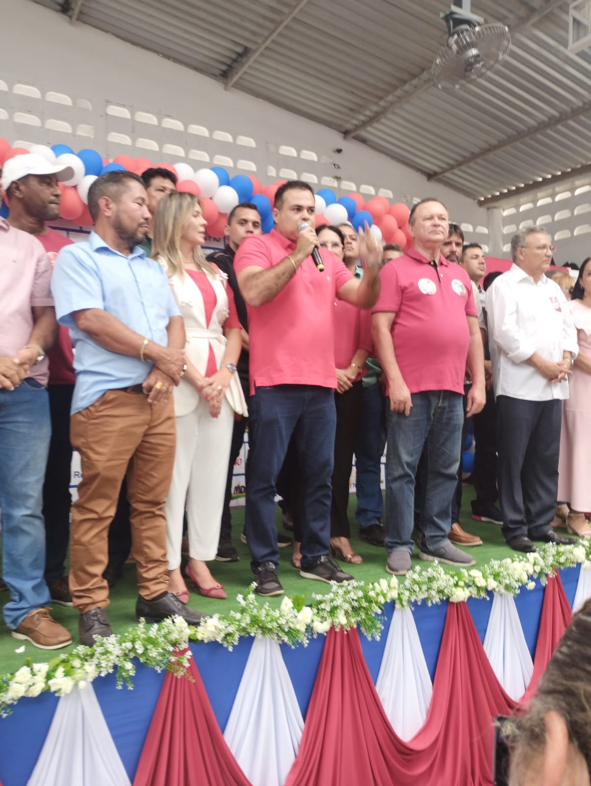 Leia mais sobre o artigo *Neste exato momento o Governador Brandão transforma Santa Helena-MA em um “tissuname vermelho” é o grupo 15 arrastando multidão*