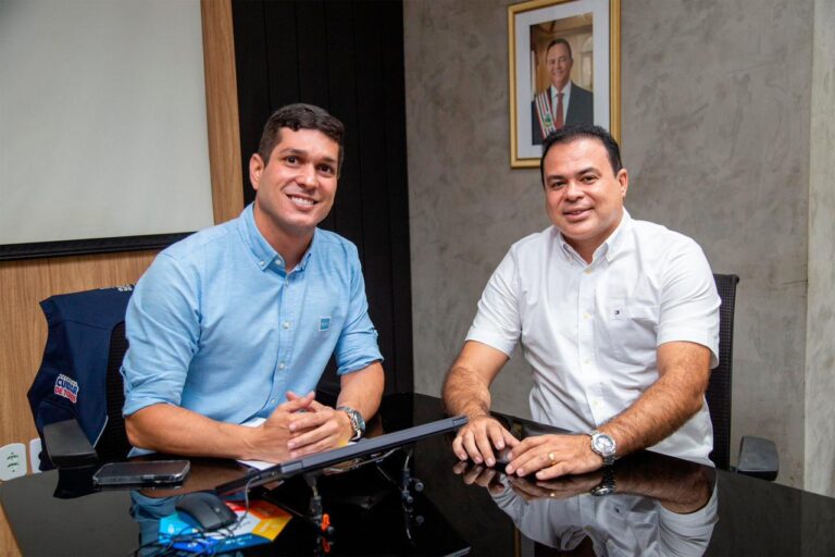 Leia mais sobre o artigo *O Prefeito eleito de Santa Helena Joãozinho Pavão, sem perder um minuto continua a trabalhar incansavemente e em reunião em São Luís, reforça seu compromisso na implementação de Policlínica no Município levando mais dignidade a população.*