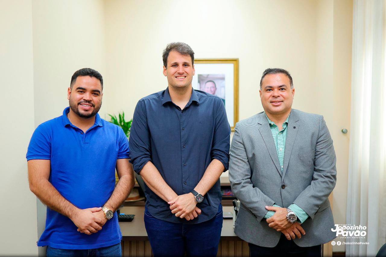 Leia mais sobre o artigo *Prefeito eleito Joãozinho Pavão, segue incansável na implementação de benfeitorias para o município helenense.*