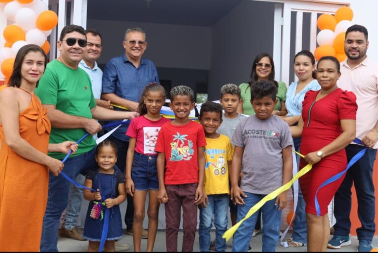 Leia mais sobre o artigo *Prefeito Zezildo Almeida, a gestão de compromisso, atitudes e palavra, entrega mais duas grandes obras de Escolas todas equipadas, nos povoados de Santa Maria e Araújo*