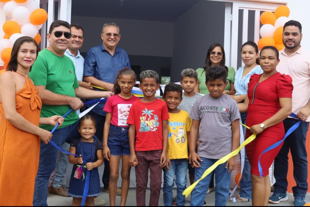 Leia mais sobre o artigo *Prefeito Zezildo Almeida, a gestão de compromisso, atitudes e palavra, entrega mais duas grandes obras de Escolas todas equipadas, nos povoados de Santa Maria e Araújo*