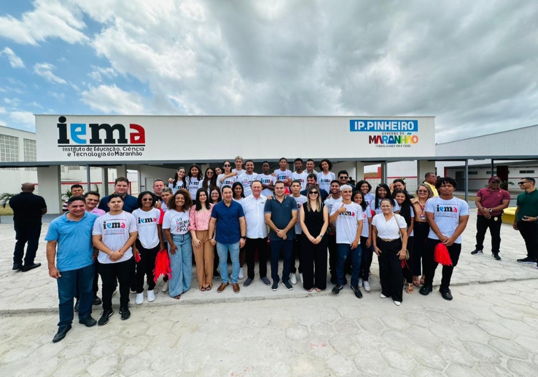 Leia mais sobre o artigo *Prefeito Joãozinho Pavão prestigia visita do Governador Carlos Brandão na cidade de Pinheiro.*