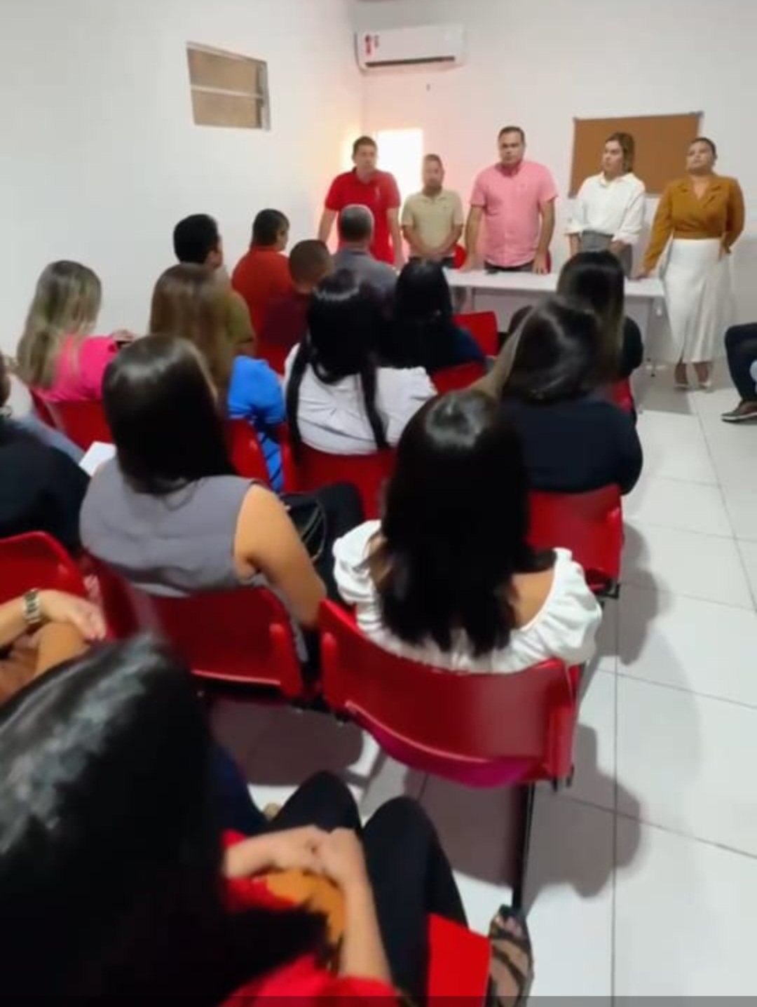 Leia mais sobre o artigo *Nessa quarta (08) Prefeito Joãozinho Pavão e Vice-Prefeito Jurandi Mendonça participaram de reunião juntamente com a Secretária de Saúde e Coordenações para alinharem ações e serviços da Atenção Primária em Saúde no Município.*