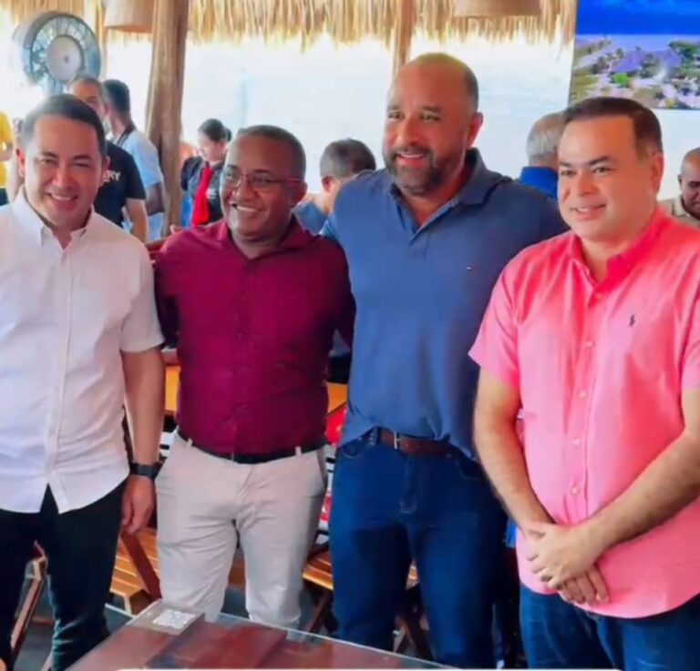 Leia mais sobre o artigo *Prefeito Joãozinho Pavão participa de reunião com Prefeitos da Baixada e Litoral Ocidental declarando apoio ao Prefeito de Bacabal Roberto Costa a Presidência da FAMEM.*