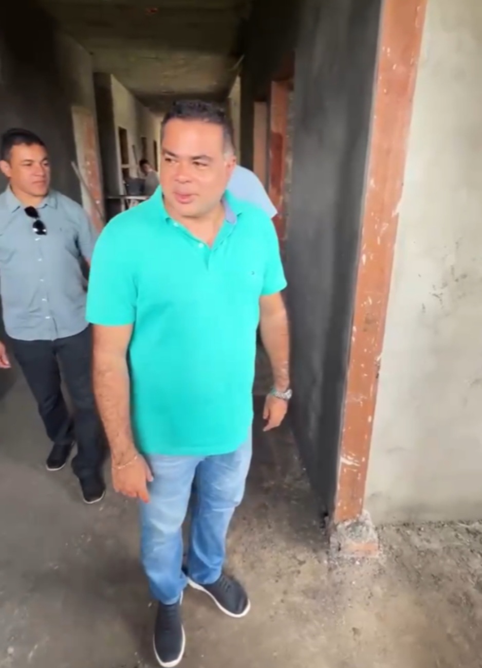 No momento, você está visualizando *Sem tempo para descansar, Prefeito de Santa Helena Joaozinho Pavão, visita construção da Unidade Básica de Saúde com consultórios médicos e odontológicos no povoado do São Raimundo na Zona Rural.*