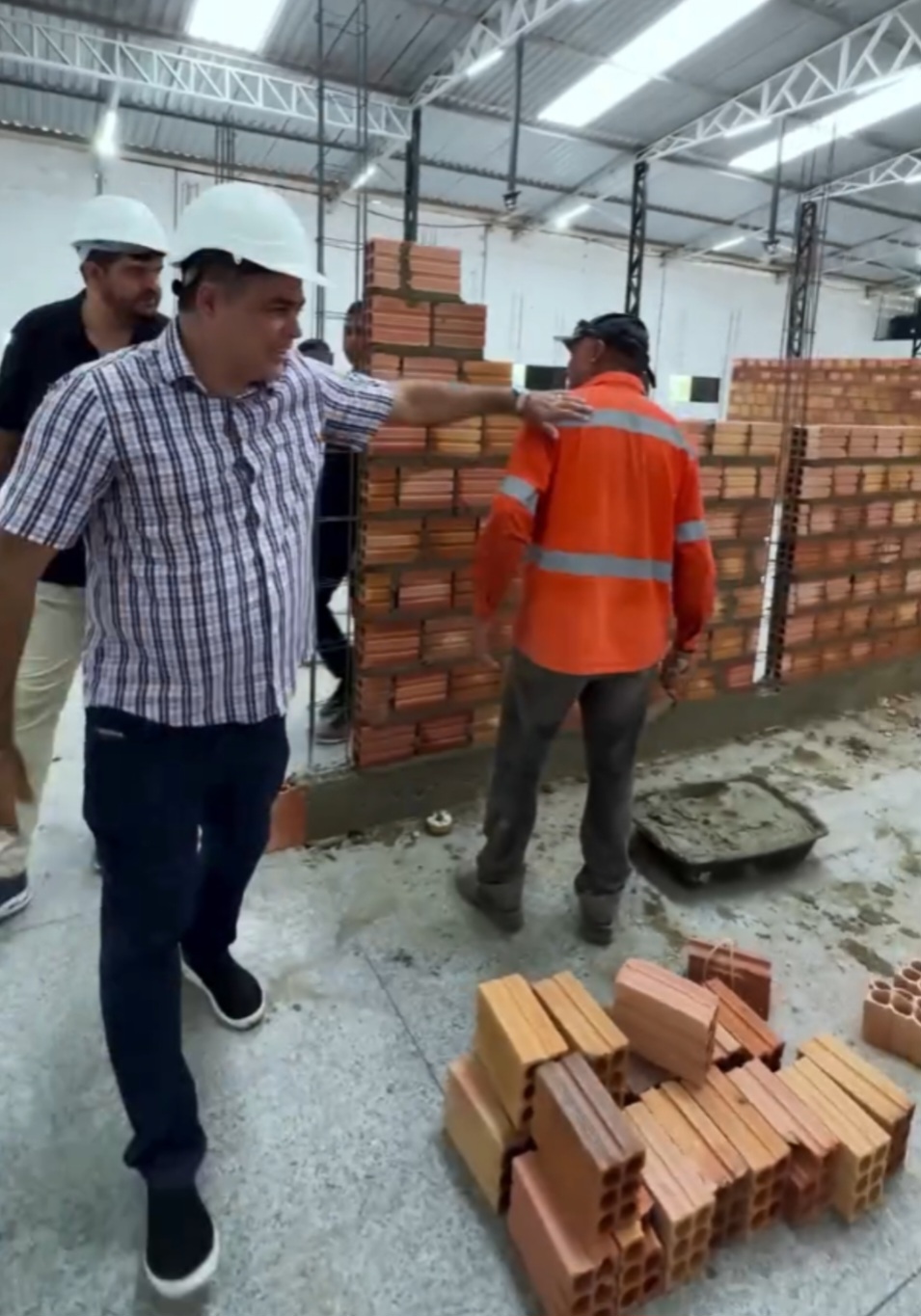 No momento, você está visualizando *Prefeito Joãozinho Pavão acompanha de perto o sonho de campanha se realizando, no passo a passo da construção da primeira Policlínica no município*