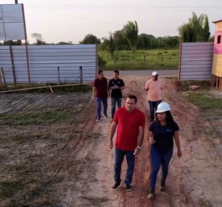 Leia mais sobre o artigo *Prefeito Joãozinho Pavão acompanhado do Secretário Municipal de Infraestrutura realizam visita ao Residencial Minha Casa Minha Vida e acompanha de perto os avanços dos programas habitacionais do município. Um  marco histórico para o Município  de Santa Helena*