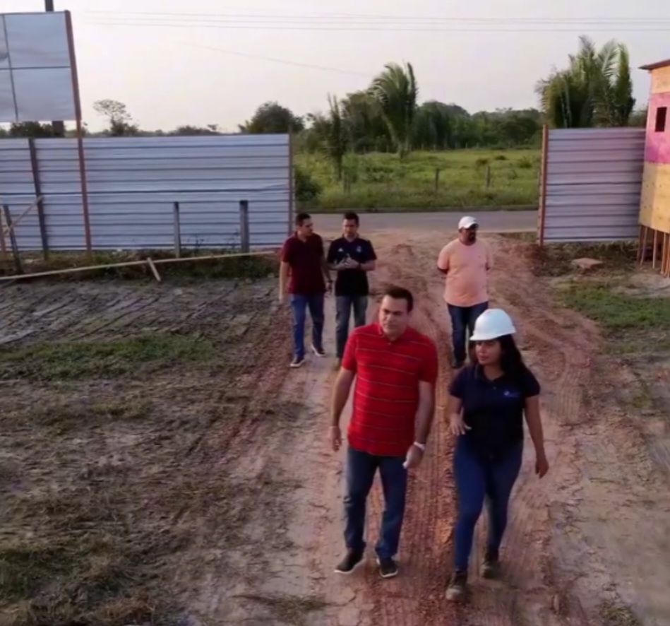 Leia mais sobre o artigo *Prefeito Joãozinho Pavão acompanhado do Secretário Municipal de Infraestrutura realizam visita ao Residencial Minha Casa Minha Vida e acompanha de perto os avanços dos programas habitacionais do município. Um  marco histórico para o Município  de Santa Helena*