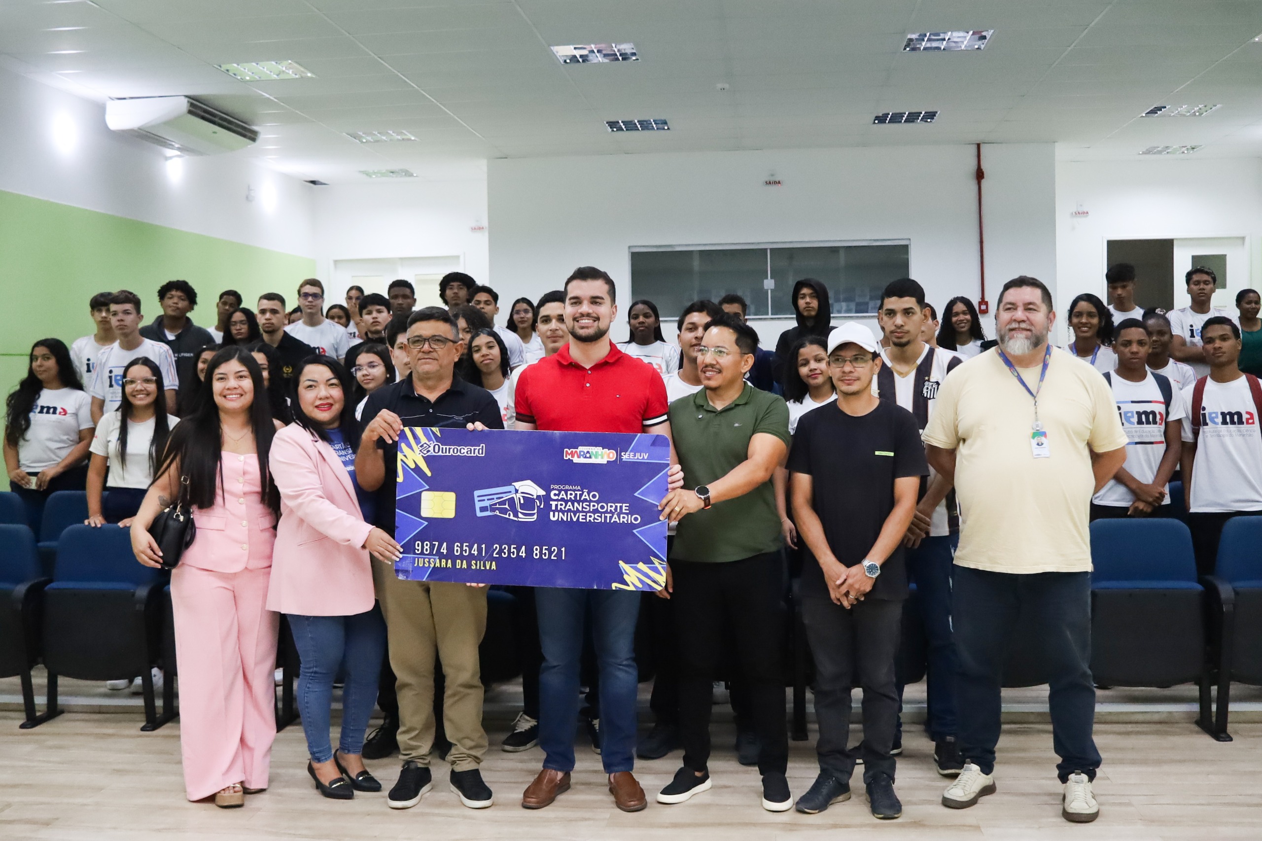 No momento, você está visualizando 🎓 *Prefeitura e Governo do Estado entregam Cartões do Transporte Universitário*. *Iniciativa garante mais oportunidades para estudantes helenenses seguirem firmes na jornada acadêmica*. 💳✨