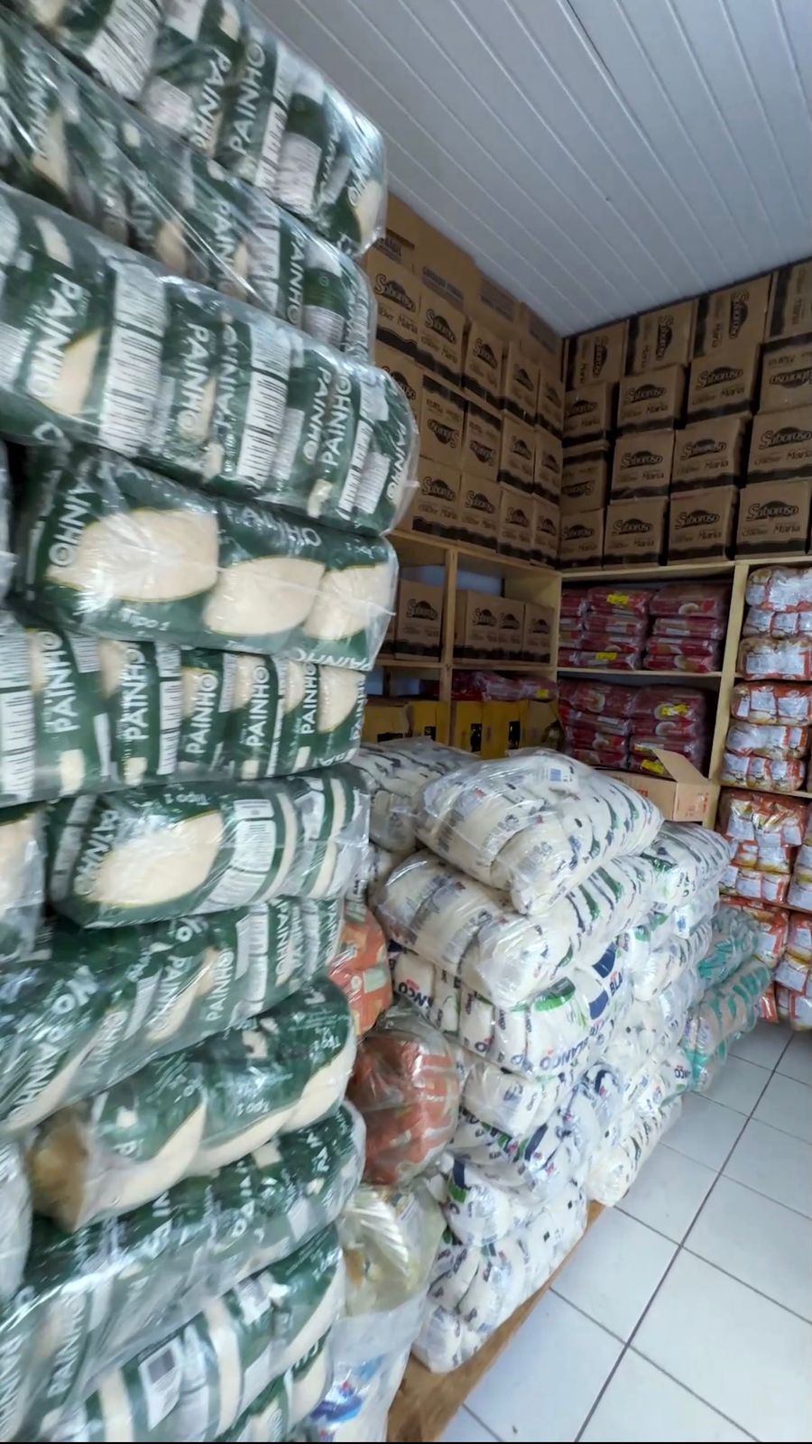 Leia mais sobre o artigo 🏫 *Depósito da merenda escolar abarrotado: gestão Joãozinho Pavão garante fartura enquanto oposição recorre a fake news por desespero político*