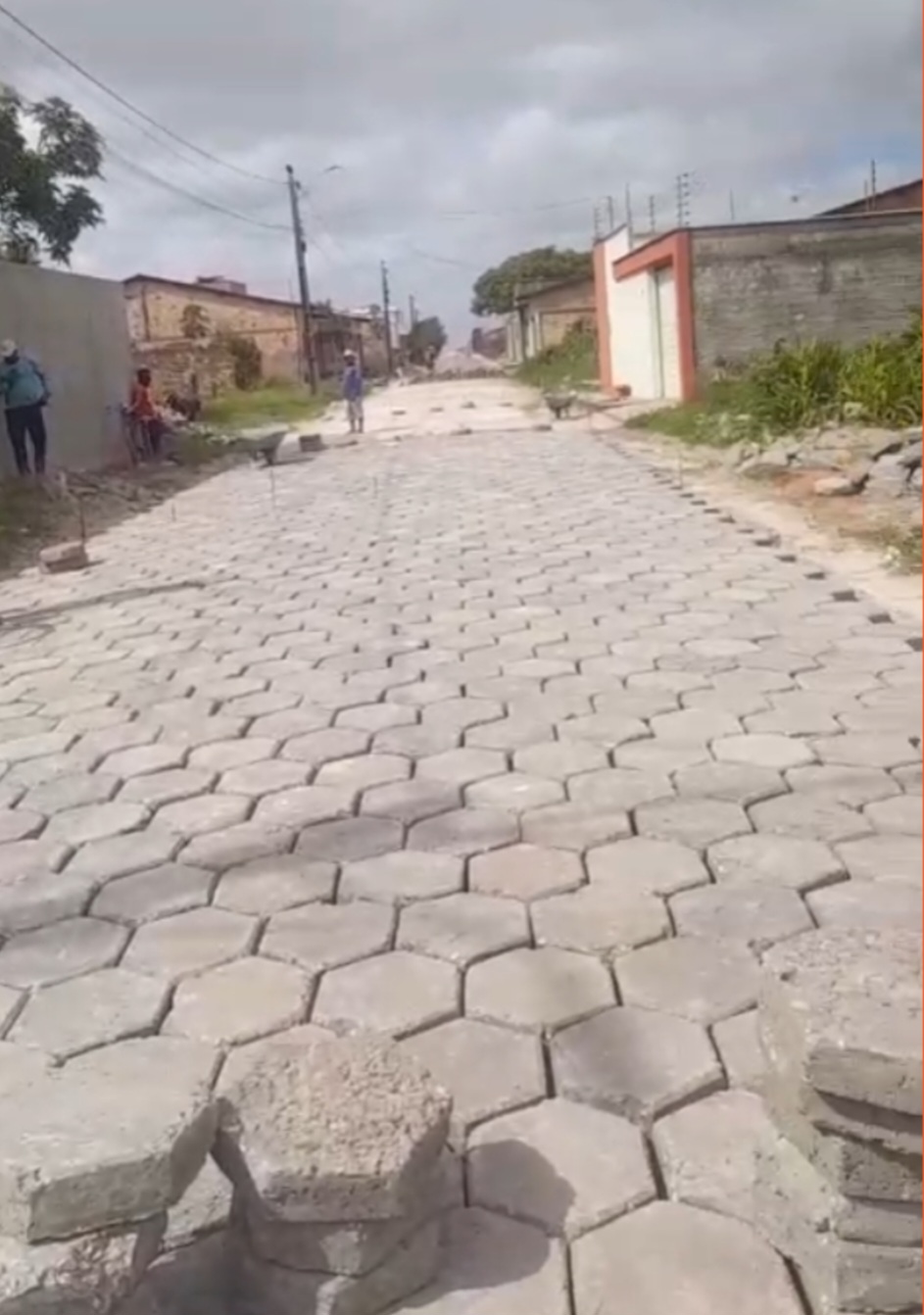 No momento, você está visualizando *Bairro das Quarentas de cara nova! Prefeitura segue firme com o maior programa de pavimentação da história de Santa Helena!** *”quando o justo governa, o povo se alegra”* *Provérbios, capítulo 29, versículo 2.*