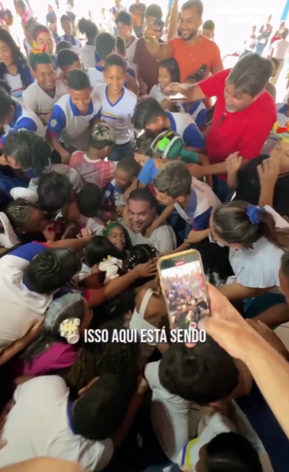 Leia mais sobre o artigo 🔥 *Joãozinho Pavão: o prefeito querido e amado que conquistou o coração do povo!* ❤️