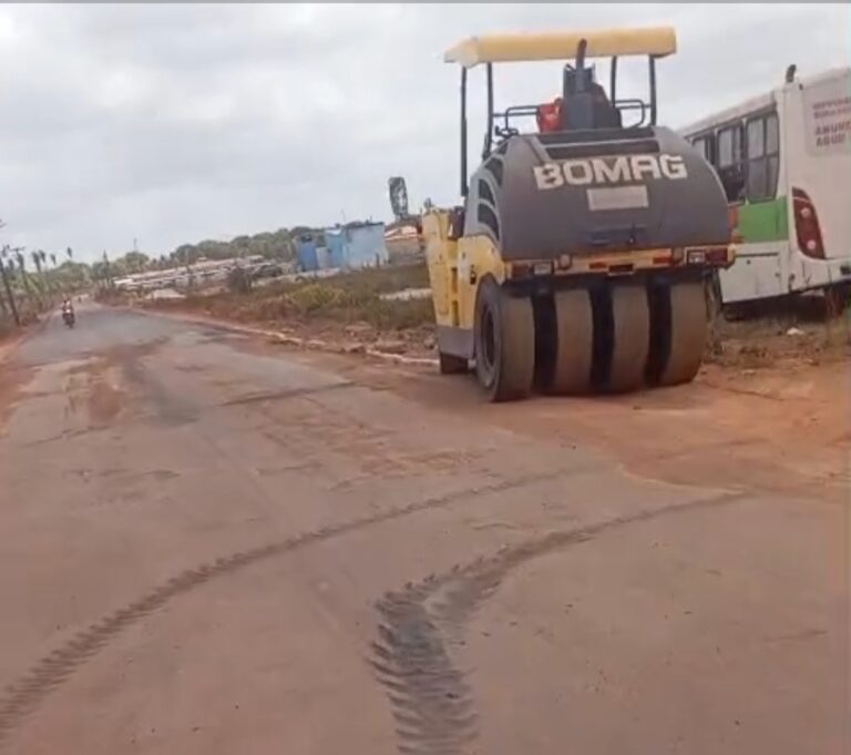 Leia mais sobre o artigo 🚧 *ASFALTO NOVO CHEGOU NO BAIRRO DA CAEMA!*  *Prefeito Joãozinho Pavão autoriza asfalto no bairro da Caema* 🚜