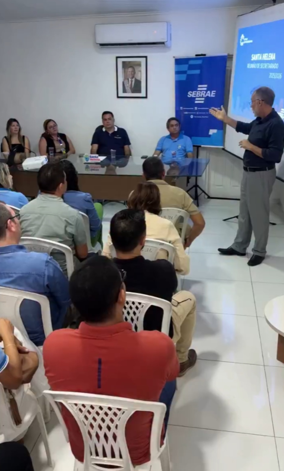 Leia mais sobre o artigo 💼 *Sem soltar a mão de ninguém, o prefeito Joãozinho Pavão segue abrindo caminhos para o futuro!* 🙌