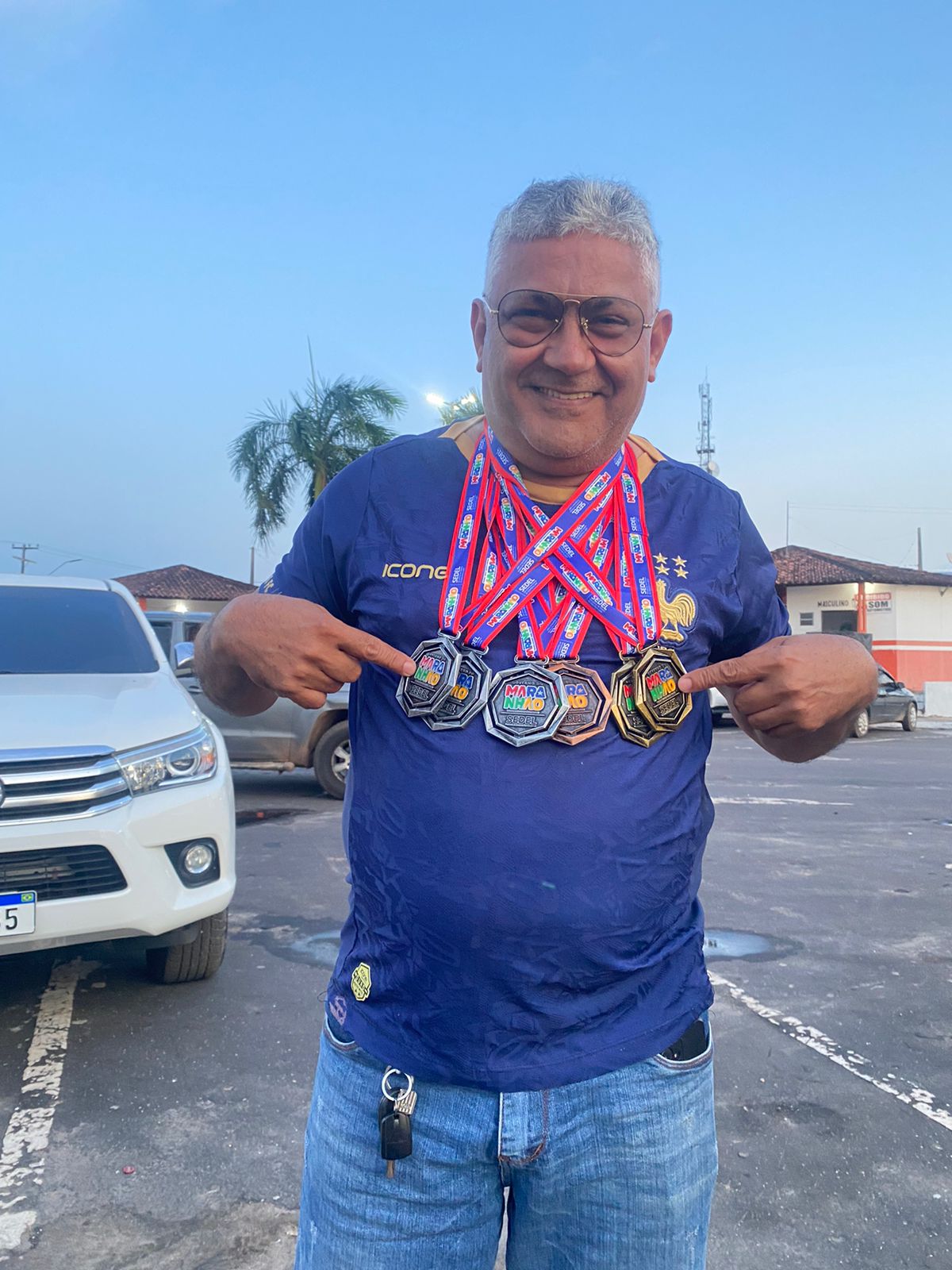 No momento, você está visualizando *Parabenizamos Joãozinho Peixoto, grande referência do esporte em nossa cidade!* *Que alegria celebrar mais um ano da sua vida. Sua amizade é leve, valiosa e especial. Que o novo ciclo traga saúde, conquistas e muitos momentos felizes.*  *Parabéns, meu amigo!*