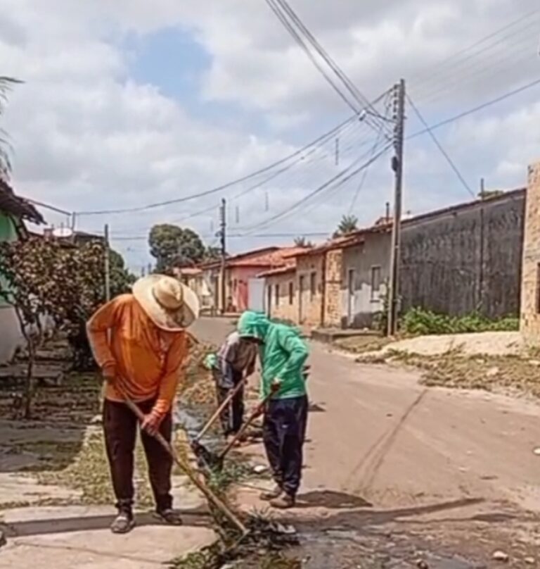 Leia mais sobre o artigo 🌿🚜 *Cuidar de Santa Helena é dever de todos!* *A Prefeitura segue firme nos trabalhos de limpeza urbana, deixando nossa Pérola do Turi cada dia mais bonita e bem cuidada.* 💚