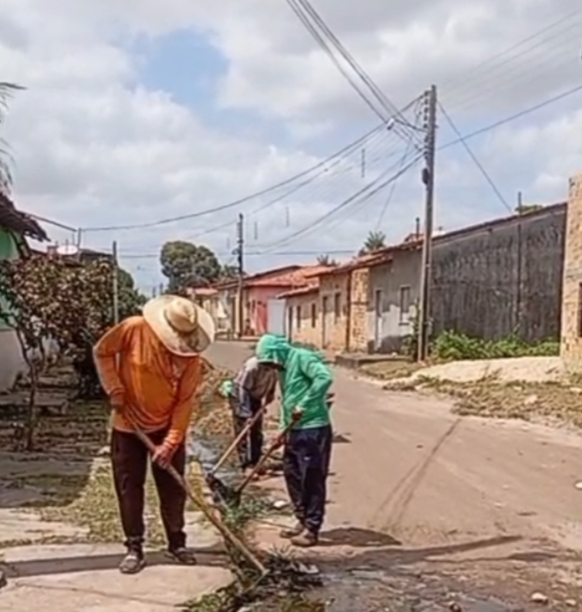 No momento, você está visualizando 🌿🚜 *Cuidar de Santa Helena é dever de todos!* *A Prefeitura segue firme nos trabalhos de limpeza urbana, deixando nossa Pérola do Turi cada dia mais bonita e bem cuidada.* 💚