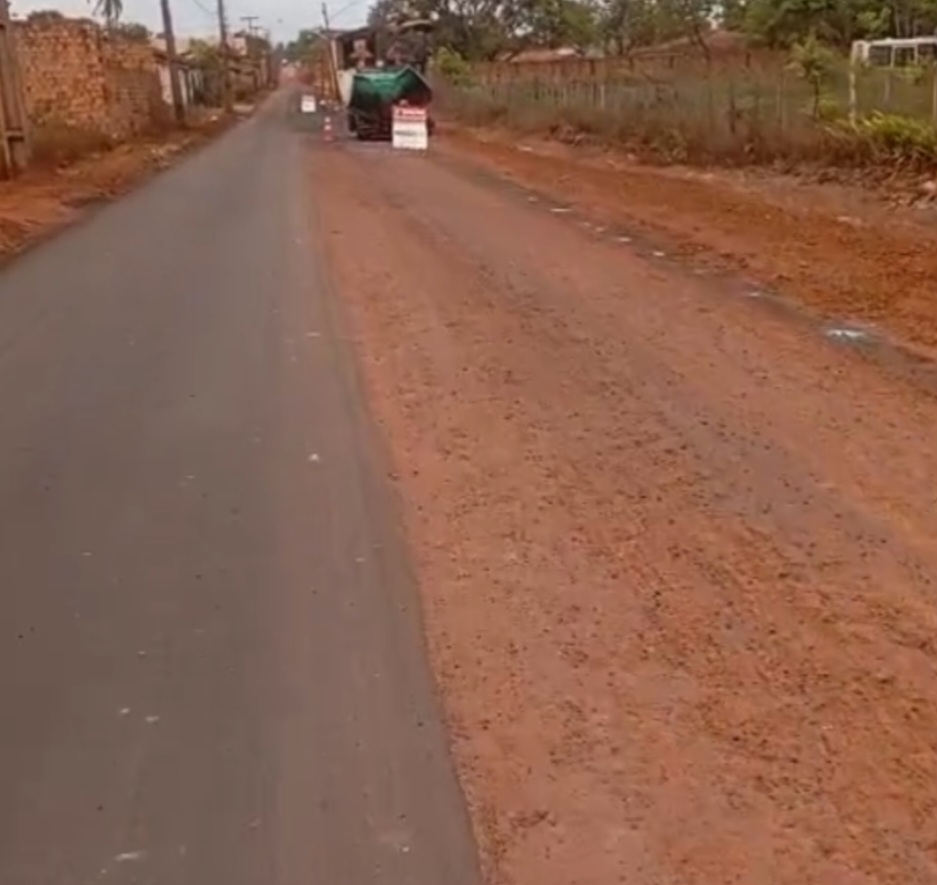No momento, você está visualizando 🚜💥 *É TRABALHO QUE NÃO PARA, MEU POVO!* 🙌 *O prefeito Joãozinho Pavão tá mudando Santa Helena de verdade!* 💪🔥  *No bairro Morada Nova, é asfalto novo dia e noite e o povo tá só alegria!* 😍👏 *É progresso chegando e o resultado tá nas ruas!* 🛣️✨