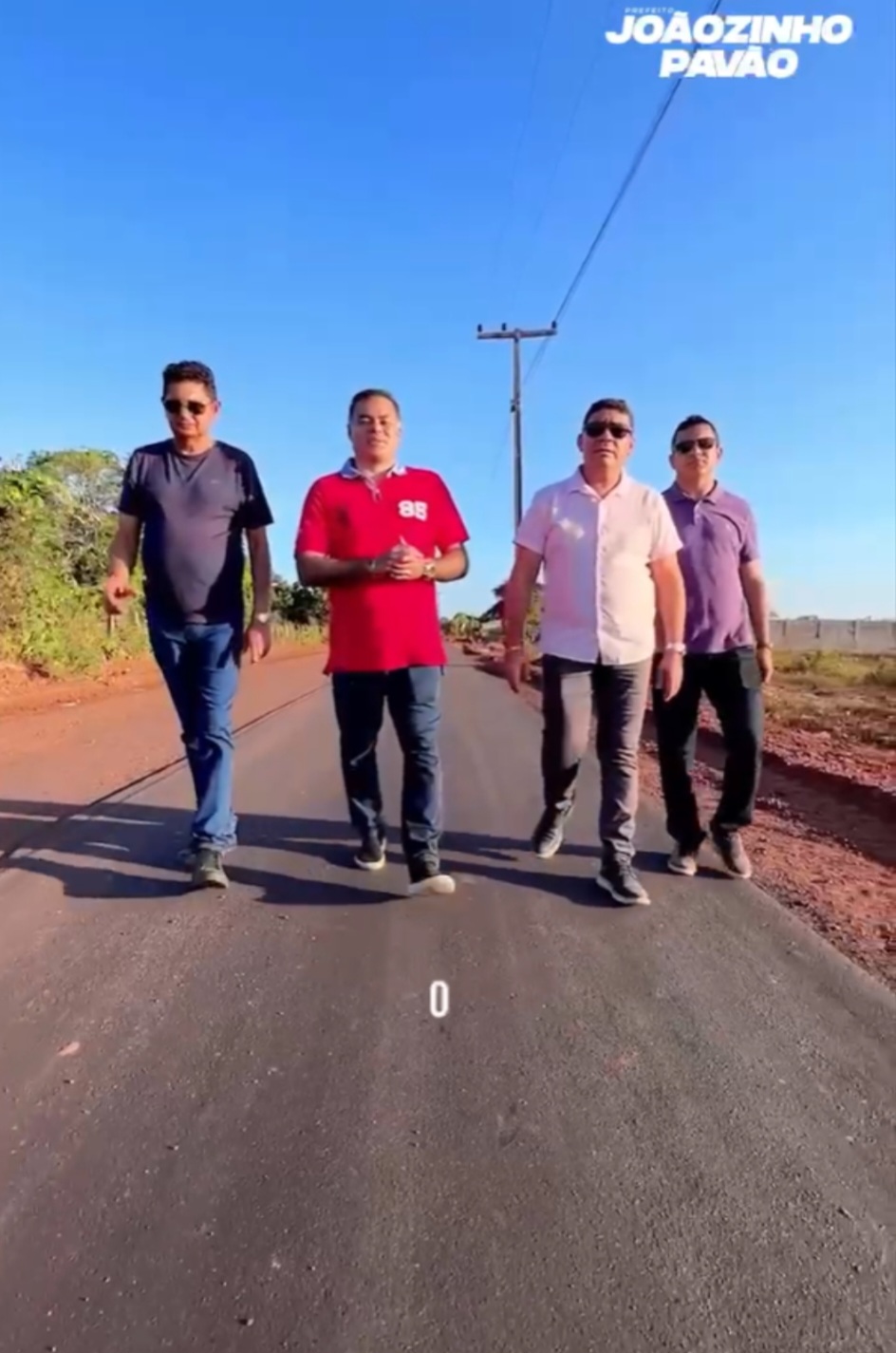 No momento, você está visualizando 🚧 *Asfalto novo em Santa Helena* *O trecho entre Morada Nova e Caema finalmente ganhou uma arrumada* — *nada como um chão lisinho pra acabar com o “rali” diário dos moradores.*  *E não para por aí: várias ruas estão recebendo pavimentação pela primeira vez. Sim, primeira vez mesmo. Depois de anos de poeira e lama, o asfalto resolveu aparecer.*