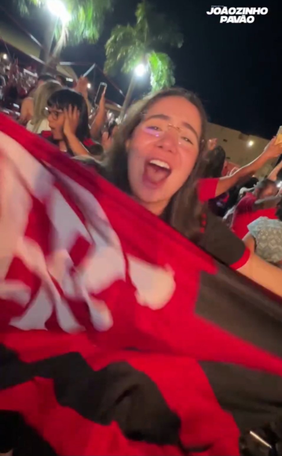 No momento, você está visualizando *Uma multidão se reuniu na Beira-Rio de Santa Helena para assistir à final da Libertadores, celebrando a vitória do Flamengo.* 🏆❤️🖤  *A iniciativa do prefeito Joãozinho Pavão, com a instalação de um super telão, garantiu lazer e confraternização.* *A torcida vibrou e Santa Helena festejou em grande estilo.*
